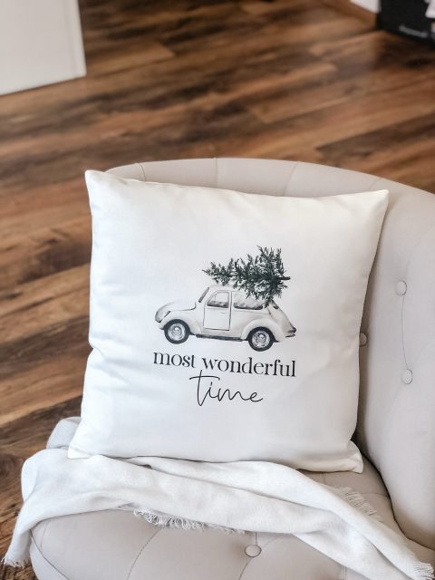 Most wonderful time - diese Zeit sollten wir auch hin und wieder bewusst genießen. 🥰 Denn in gut einem Monat ist bereits Weihnachten. 😉

Wir konnten uns nicht entscheiden welcher Polster uns besser gefällt, deshalb seht ihr alle drei im Beitrag. Welcher ist euer Favorit. Stimmt's gerne ab.