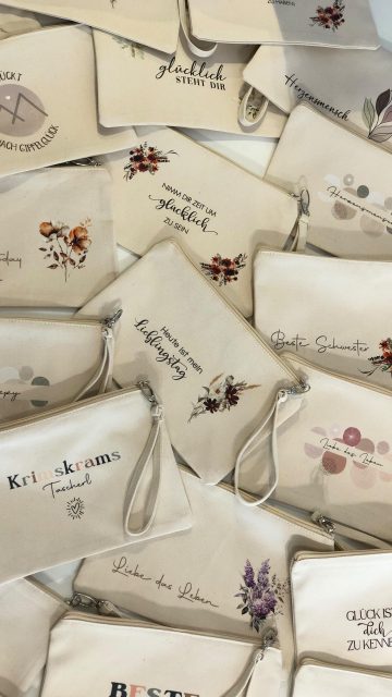 Drucken, etikettieren, fertig für den Verkauf. 🫶🏼#geschenkidee #polster #emailletasse #shopper #clutch