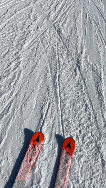 Immer etwas los. Auf der Piste kann ich gut abschalten aber auch gleichzeitig für die nächsten Tage planen. Ein neues Gerät darf bald einziehen und ich freu mich schon darauf. 🤭