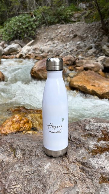 Meine Trinkflasche wäre jetzt auch lieber… 🌊🏔️🥾

…mitten in den Bergen unterwegs, neben einem rauschenden Wasserfall und umgeben von atemberaubender Natur. Stattdessen steht sie heute ganz brav neben meinem Computer. 💻😅

Wo wäre eure Trinkflasche jetzt am liebsten? 👇🌿

#Wanderlust #Urlaubserinnerungen #Natur #Wasserfälle #trinkflasche