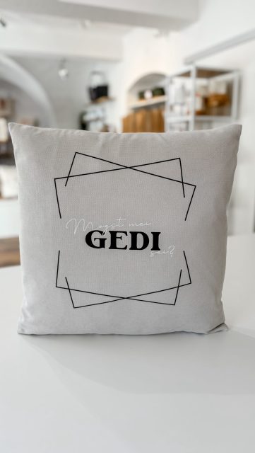 Die Firmvorbereitungen stehen bald an. 
Und somit auch die Frage aller Fragen. 🥰

Wir haben das perfekte Geschenk für den Gedi aber auch für die Goli. 😉

#geschenkidee #patenfrage #gedifragen #golifragen #firmung